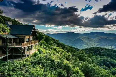 Image de Chalet de montagne isolé avec des vues incroyables à longue portée