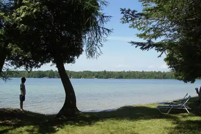 Image de Birch Lake Cottage, Elk Rapids, propriété riveraine près de Traverse City