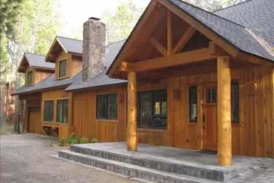 Image de Golf Course / Lodge Style / grande / propre / confortable / New / 5 Br / Loaded