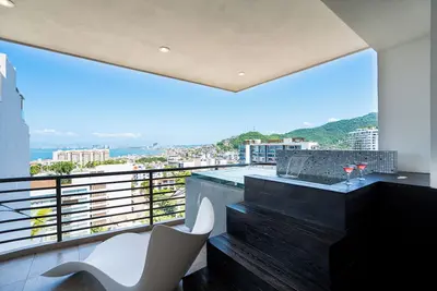 Image de S601 Andrew Christian Maison De Ville 2bed 2bath Jacuzzi