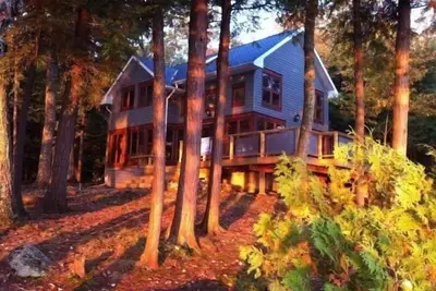 Image de Très Privé 7 Chambre Executive Retreat Sur 5 acres de forêt Muskoka