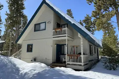Image de Calme maison de montagne, animaux de compagnie ok, clôturé dans la cour, près de la ville, ski et vélo!