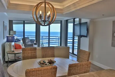 Image de Luxueux, Condo Oceanfront nouvellement remodelé avec vue! Ebb Tide, 2 Bd, 2 Ba.