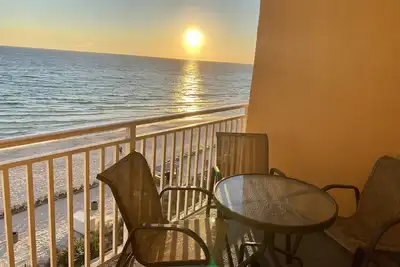 Image de Splash ~ Oceanfront 305e Unité avec service de plage gratuit et WiFi inclus