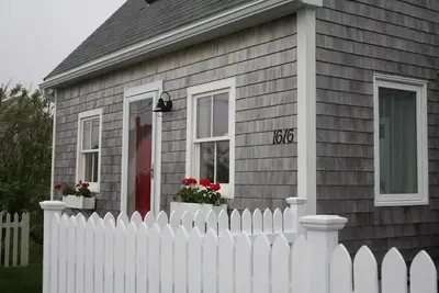 Image de maison bord de l'océan dans le village historique, près de Halifax et Peggys Cove, idéal pour 2!