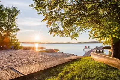 Image de Accueil en bord de mer isolé sur \"tous les sports\" Upper Herring Lake; couchers de soleil incroyables!