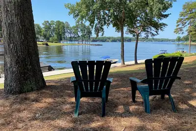 Image de Reynolds Lake Oconee Fishtales Lodge au bord du lac 4br \/ 3ba.