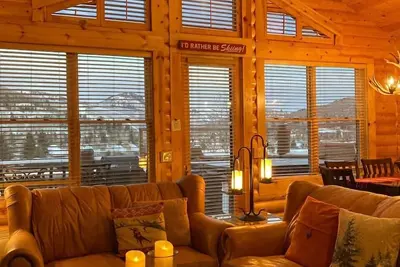 Image de Penthouse Chalet, Vue sur la montagne et Ă quelques pas de la base de Deer Valley!