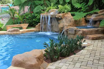 Villas exclusives, paradis caché près des plages, forêt tropicale et îles voisines