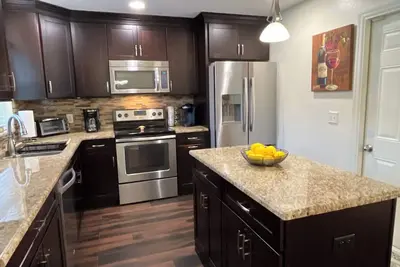 Image de Belle maison rénovée à Tampa! Près de Tout