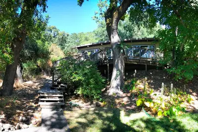 Image de The Oak Haven! Retraite privée et nature avec bain à remous!