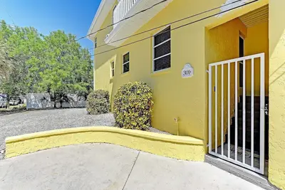 Image de Au coeur du village de Siesta Key! 2Bed 2Bath w / Large Deck * Offre SPÉCIALE Maintenant