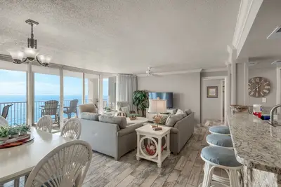 Image de Long Beach Resort 3 Br et 3 Ba. ** Superbe condo rénové ** Chaises de plage gratuites!