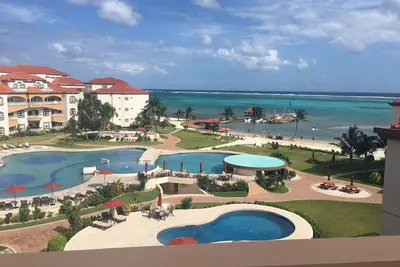 Image de Magnifique Condo! Dorme Jusqu'À 8 - Vues Sur L'OCÉAN Et La Piscine! Super Endroit!
