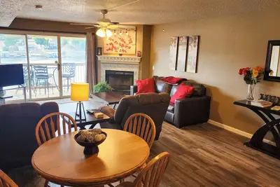 Image de * Nuit Gratuite * Condo Ledges Lakefront 2br! Walk-In Unit w / WiFi.