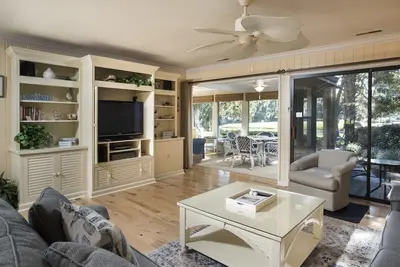 Image de 2 / Bed 2 / Ba Seapines à pied de la plage, wifi, freeTennis, Pet Ok vue sur le lagon,