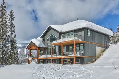 Image de Lookout Ridge Chalet, un moderne 3, 300 sq. / ft. Chalet familial d'inspiration européenne
