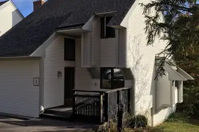 Image de Sunrise Village / Bear Mountain, Télésiège, piscine, bain à remous et salle de sport, pour 6 personnes, 3br