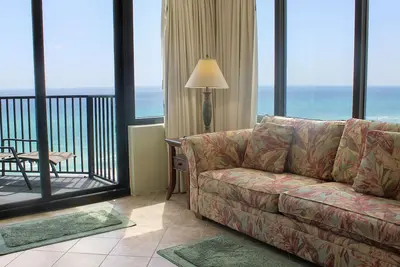 Image de Vue éblouissante sur l'océan, directement sur la plage, chaises de plage gratuites et Wi-Fi privé
