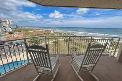 Image de Parfait Plage Scene. . 2bdrm 2bth Condo avec une piscine extérieure, une connexion Wi-Fi et les deux chambres ont accès au balcon pour profiter