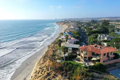 Image de Designer Oceanfront Beach House, à pied de la plage, Del Mar / Solana Beach