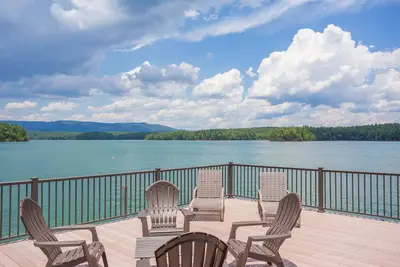 Image de Pagode au bord du lac - Vue sur le lac et les montagnes - Promenade facile vers le quai privé W / Boat Slip