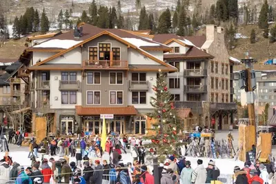 Image de Condo de luxe dans Mill Club * 3 Br / 3 Ba * 2 minutes Ă pied des ascenseurs * Centre Village