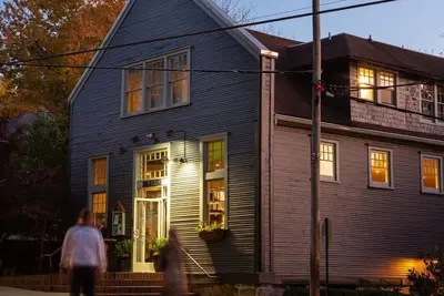 Image de À pied du centre-ville d'Asheville depuis l'église rénovée, le quartier historique de Montford