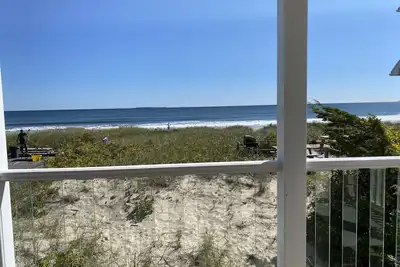 Image de Condo Oceanfront 1 mile de la jetée