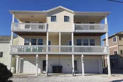 Image de Brand New Dog Friendly, Beach Front -Ocean View, Location W accès / de plage privée