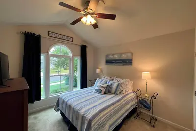 Image de Superbes commodités à vélo rapide à la plage Oceanside 3br One Level Home