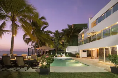 Image de 6 chambres à coucher plage moderne maison à pied de la ville