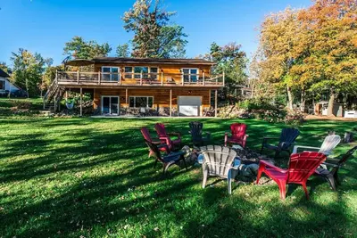 Image de Superbe nouvelle maison «Up at the Lake» avec des fonctionnalités modernes! Grande valeur! ! ! !
