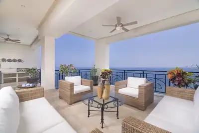 Image de Luxe Ocean Front Condo Molino De Agua 10ème ÉTAGE!