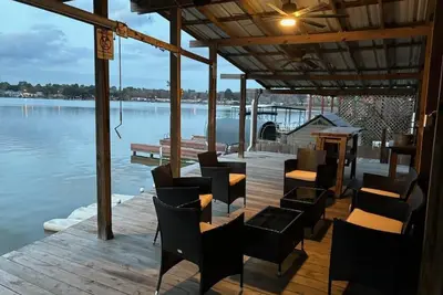 Image de Séjournez dans une maison mobile moderne sur le lac!