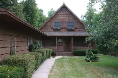 Image de Maison au bord du lac avec entrée privée à zéro sur la plage