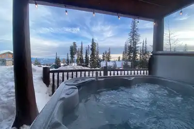 Image de Vues étonnantes, vie spacieuse avec bain à remous et entrée \/ sortie de ski à Big White