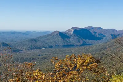 Image de Long-distance views and privacy! Easy car access and walkable to trails.