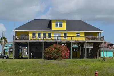 Image de 'Relax at Crystal Beach' - Belle maison spacieuse de 4 chambres à coucher - Vue magnifique sur la plage