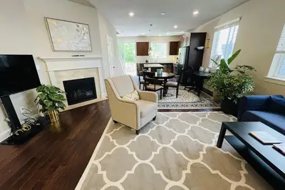 Image de Location! Serene, private, beautiful  Portland new single family home