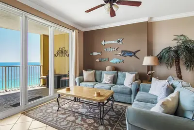 Image de Magnifique condo en bord de mer! Chaises de plage incluses! Parking attribué!