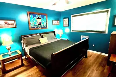 Image de Maison de ville de charme - Downtown Home Away from Home