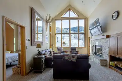 Image de Enorme 4 chambres plus loft, Top Floor, Ski In / Out,