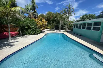 Image de Surfer's Tropical Paradise