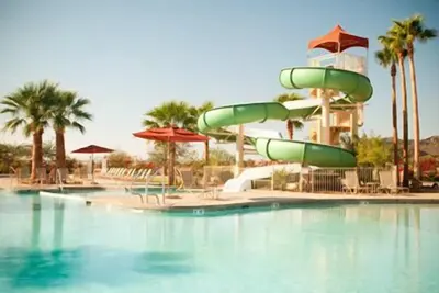 Image de Entraînement de printemps dans un complexe hôtelier 5 étoiles près du complexe sportif de Peoria Piscines et spas incroyables