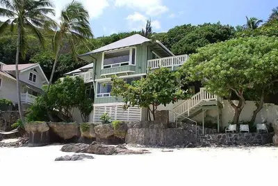 Image de La retraite parfaite de Lanikai avec l'accès direct à la plage isolée de sable blanc!