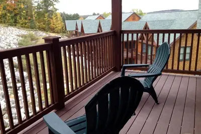 Image de Dans le Maine vacances dans cette belle Shawnee Peak Ski-in / ski-out Condo Ă 10!