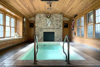 Image de Maison la Plus Cool sur le lac Puckaway. . . Doit Absolument Regarder Les Photos, salle de jeux, bain Ă remous