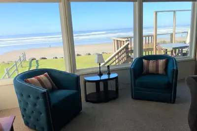 Image de Trois Bells maison en bord de mer Ă Roadsend Lincoln City!