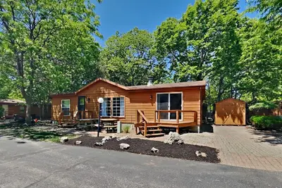Image de Historiquement Rich Put-in-Bay Ohio. Séjournez dans un 3 Br Island Club Home, 8 personnes